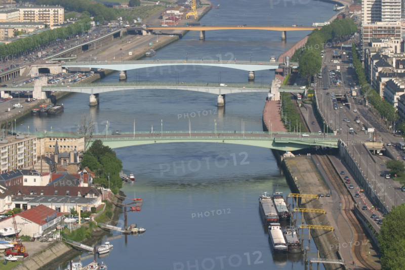 France, Haute Normandie, Seine Maritime, Rouen, panorama depuis la cote sainte catherine, vue generale, ile Lacroix et la rive gauche, Seine, ponts, Corneille
boieldieu, jeanne d'arc, guillaume le conquerant, peniches,