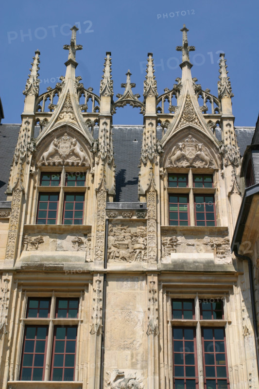 France, Haute Normandie, Seine Maritime, Rouen, hotel de Bourgtheroulde, art medieval, renaissance, sculpture, fenetres, tours, sculpture, hotel, place de la pucelle,