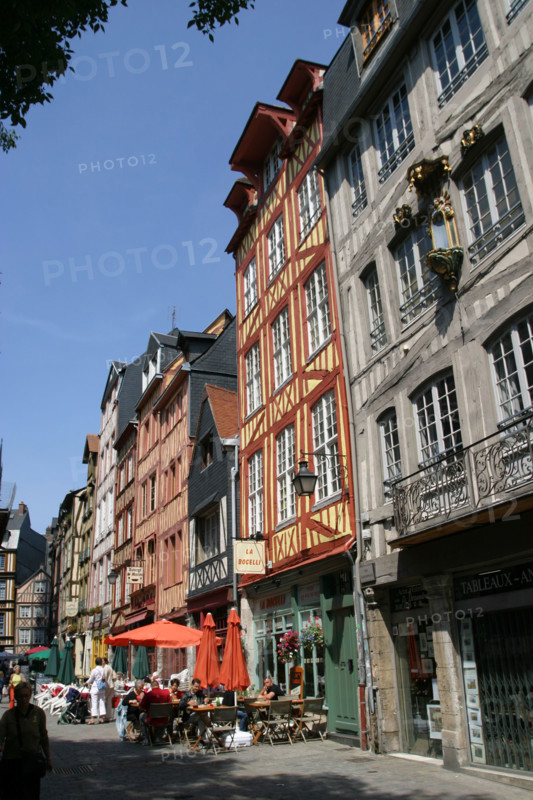 France, Haute Normandie, Seine Maritime, Rouen, rue Martainville, maisons a pans de bois, colombage, encorbellement, medieval, medieval, habitat traditionnel,