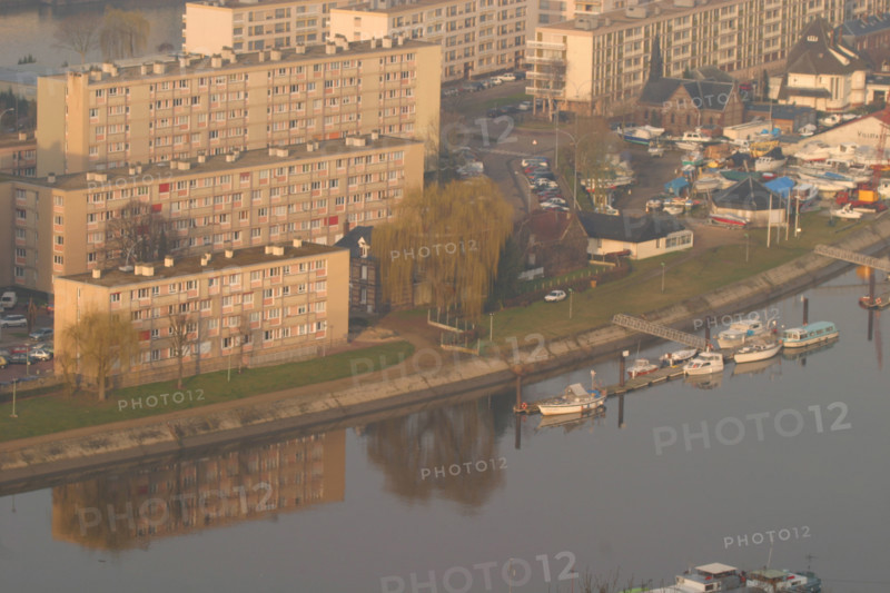 France, Haute Normandie, Seine Maritime, Rouen, rive gauche, ile Lacroix, vue depuis la cote sainte catherine, panorama, la Seine, bateaux, immeubles, logements, habitat,