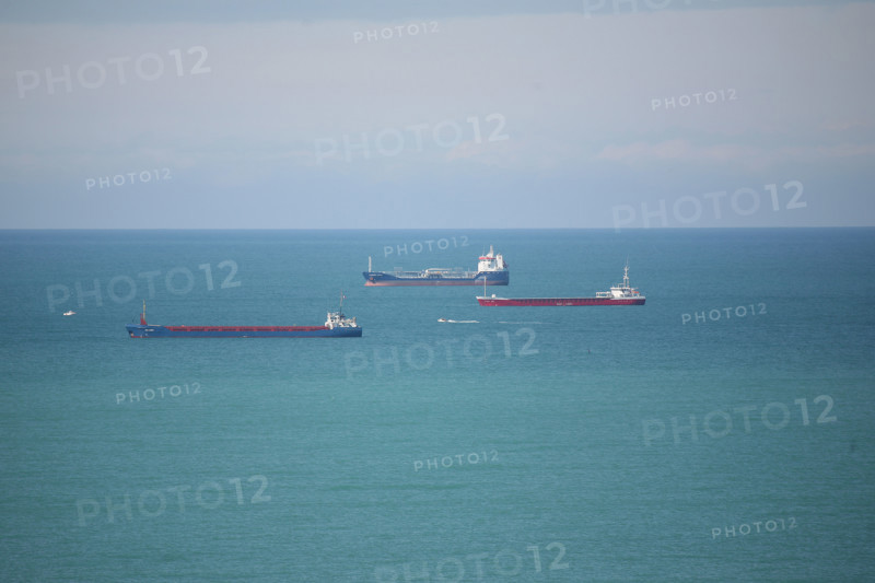 France, Haute Normandie, Seine Maritime, Dieppe, mer, trois cargos, caboteurs au large