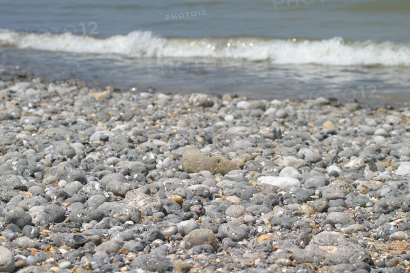 France, Haute Normandie, Seine Maritime, pourville sur mer, cote d'albatre, pays de Caux, plage de galets, mer, vague,