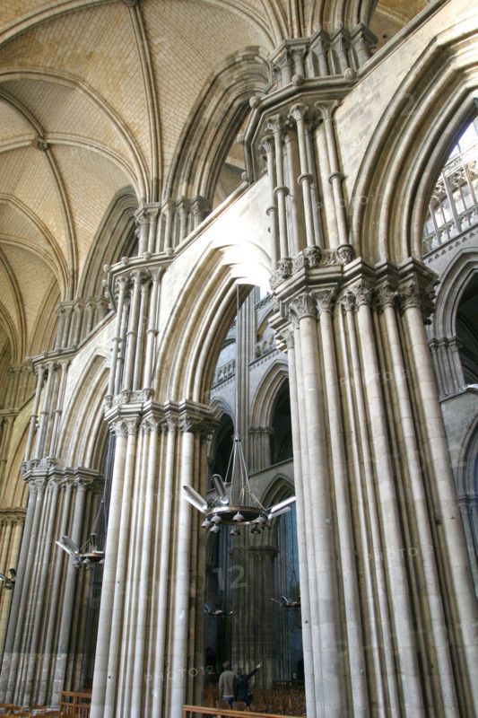 France, Haute Normandie, Seine Maritime, Rouen, cathedrale Notre-Dame, art gothique, nef, voutes, 
collateraux, piliers, colonnes,