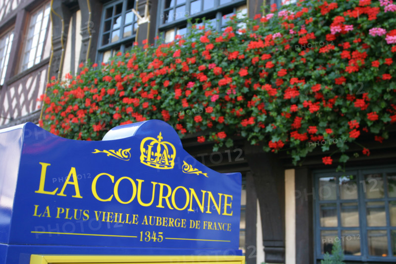 France, Haute Normandie, Seine Maritime, Rouen, place du vieux marche
auberge La Couronne, plus vieux restaurant de la ville, enseigne,