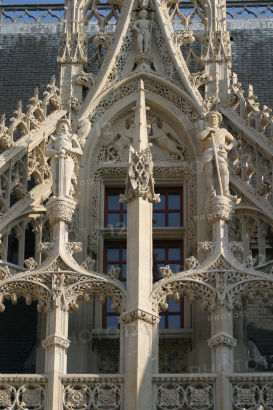 France, Haute Normandie, Seine Maritime, Rouen, palais de justice, tribunal, institution, monument historique restaure en 2007, neo gothique, fenestrage de la facade du palais royal