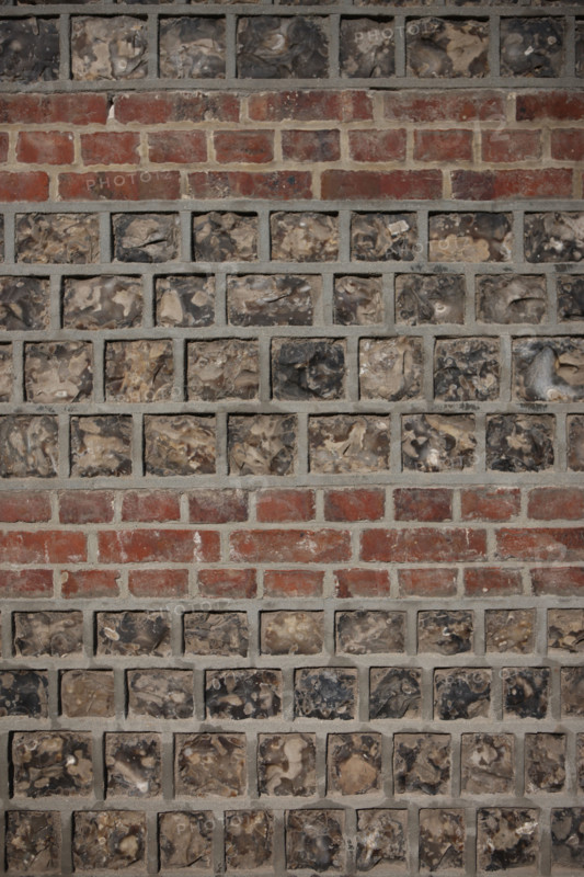 France, Haute Normandie, Seine Maritime, veules les roses, pays de Caux maritime, detail batiment, mur, habitat traditionnel, appareil de brique pierre et silex,