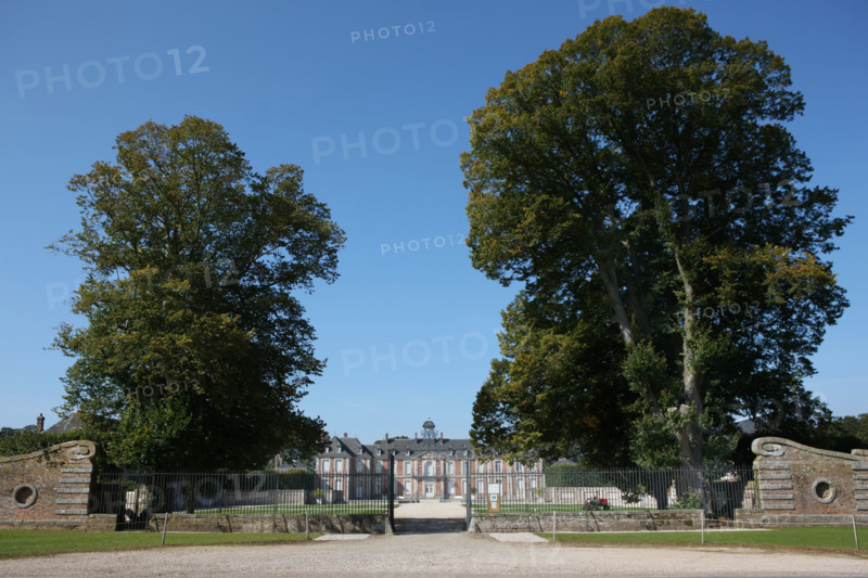 France, Haute Normandie, Seine maritime, pays du caux maritime, doudeville, chateau de galleville, arbres, entree,