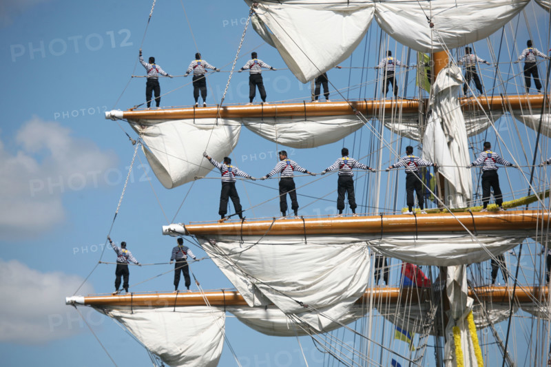 France, Haute Normandie, Seine maritime, vallee de la Seine, armada 2008, 14 juillet 2008, grande parade en Seine, grands voiliers, navire mexicain cuauhtemoc, marins dans la mature,
