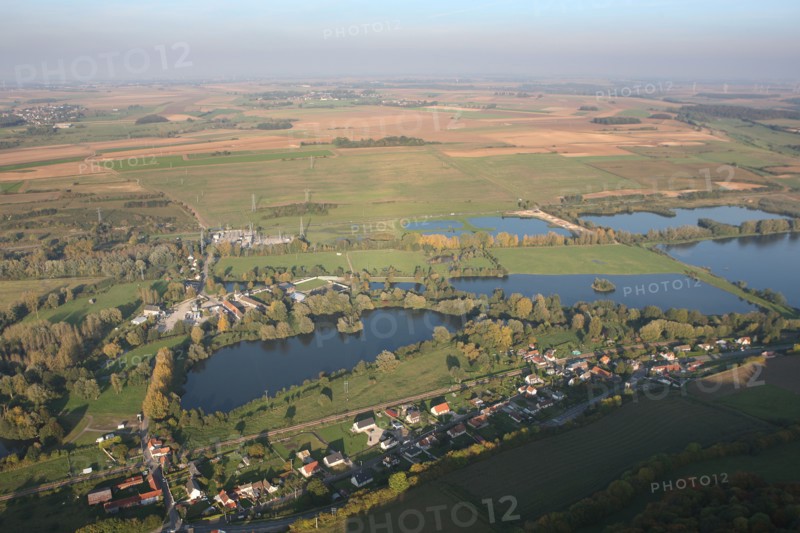 France, Haute Normandie, Seine Maritime, pays de la bresle maritime, vue aerienne, survol de la vallee de la bresle maritime, champs, agriculture, etangs, beauchamp, le lieu dieu