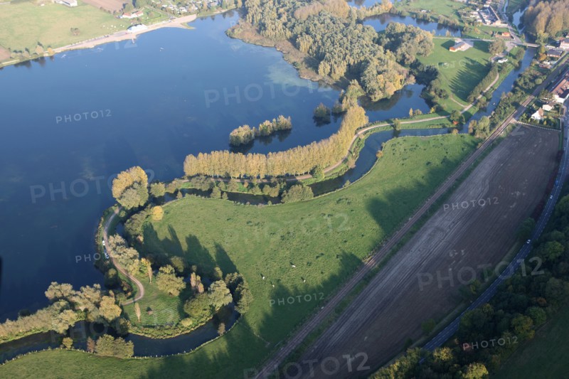 France, Haute Normandie, Seine Maritime, pays de la bresle maritime, vue aerienne, survol de la vallee de la bresle maritime, champs, agriculture, etangs, gamaches