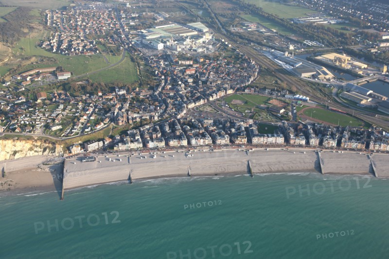 France, picardie somme, pays de la bresle maritime, vue aerienne, littoral, cote d'albatre, falaises, mers les bains