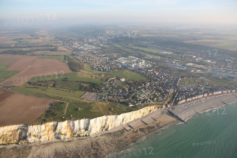 France, picardie somme, pays de la bresle maritime, vue aerienne, littoral, cote d'albatre, falaises, entre mers et le bois de cise