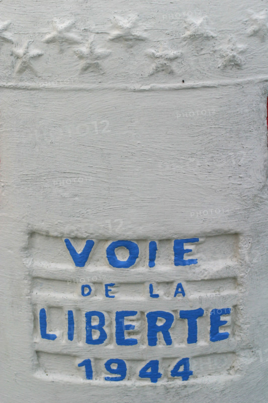 France, Basse Normandie, Manche, plages du debarquement, detail d'une borne de la voie de la liberte, seconde guerre mondiale, liberation 1944,