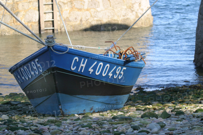 France, Basse Normandie, Manche, Cotentin, cap de la hague, port Racine, Saint-Germain des vaux, plus petit port de france, barques, cordages, digue,