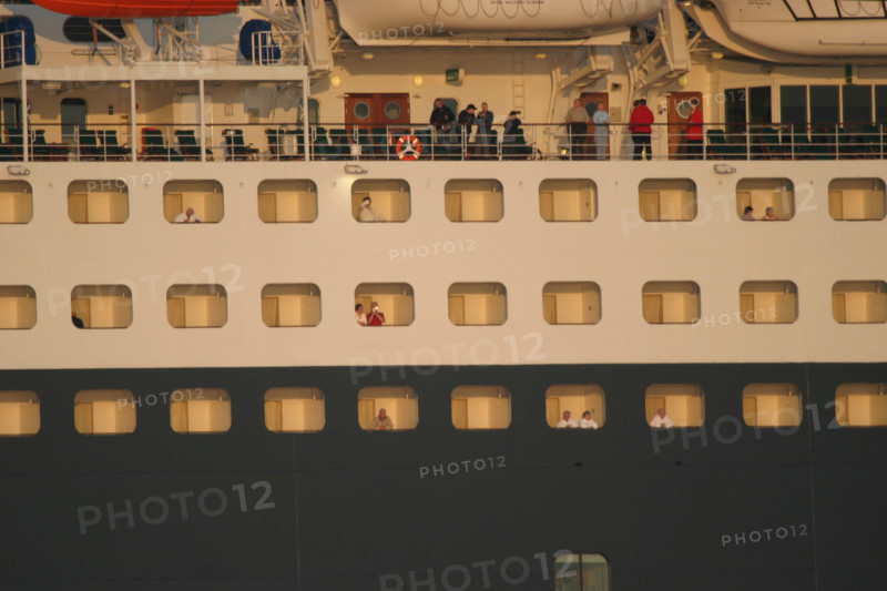 France, Basse Normandie, Manche, Cotentin, Cherbourg, rade, premiere escale francaise du paquebot Queen Mary II le 14 avril 2004, compagnie cunard, detail cabines,
