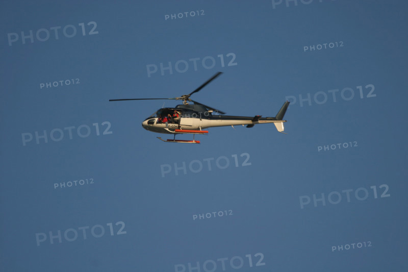 France, Basse Normandie, Manche, Cotentin, Cherbourg, rade, premiere escale francaise du paquebot Queen Mary II le 14 avril 2004, helicoptere de la marine nationale,