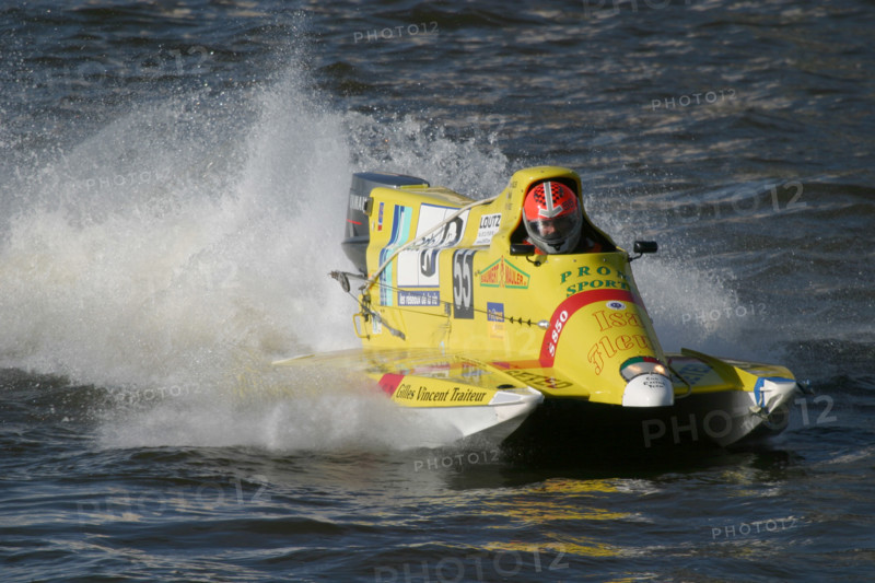France, Haute Normandie, Seine Maritime, Rouen, 24 heures motonautiques
chaque 1er mai, la Seine, sport mecanique, motonautisme, gerbes d'eau, 
bolides,