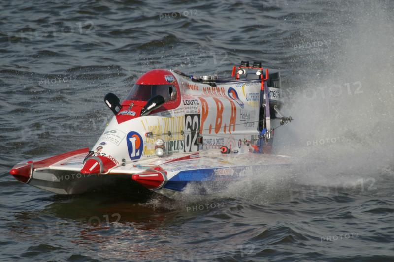 France, Haute Normandie, Seine Maritime, Rouen, 24 heures motonautiques
chaque 1er mai, la Seine, sport mecanique, motonautisme, gerbes d'eau, 
bolides,