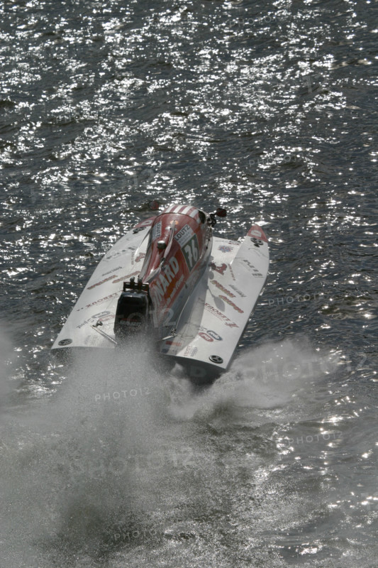 France, Haute Normandie, Seine Maritime, Rouen, 24 heures motonautiques
chaque 1er mai, la Seine, sport mecanique, motonautisme, gerbes d'eau, 
bolides,