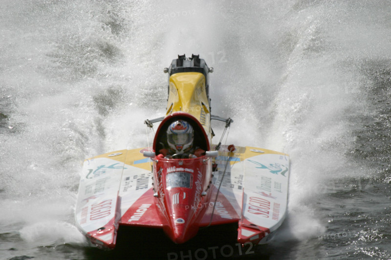 France, Haute Normandie, Seine Maritime, Rouen, 24 heures motonautiques
chaque 1er mai, la Seine, sport mecanique, motonautisme, gerbes d'eau, 
bolides,