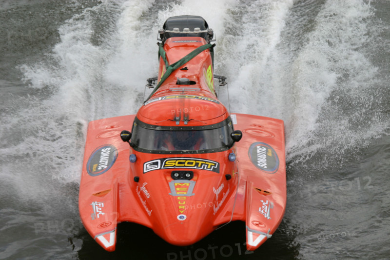 France, Haute Normandie, Seine Maritime, Rouen, 24 heures motonautiques
chaque 1er mai, la Seine, sport mecanique, motonautisme, gerbes d'eau, 
bolides,