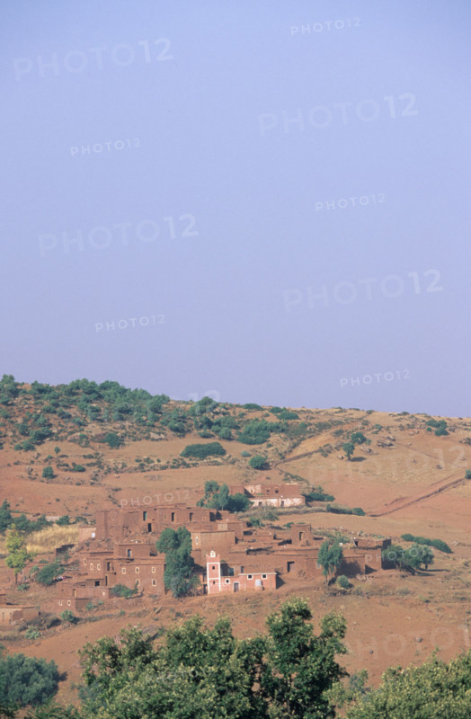 Afrique, maroc, haut atlas, Village 
entre Marrakech et ouarzazate, montagne, desert, paysage, panorama, route,