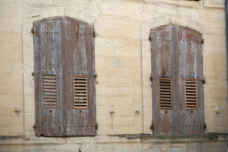 France, languedoc roussillon, gard, uzes, fenetres, volets a jalousies,