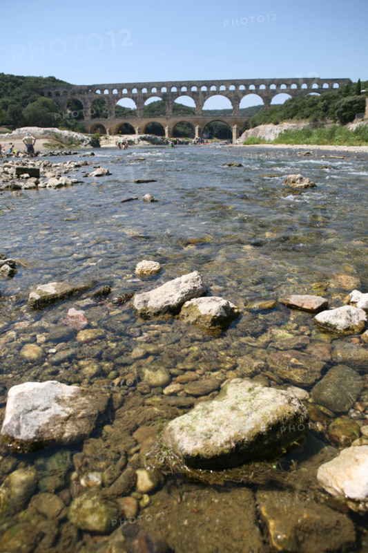 France, languedoc roussillon, gard, site du pont du gard, grand site, paysage, aqueduc romain, riviere le gardon, arches,