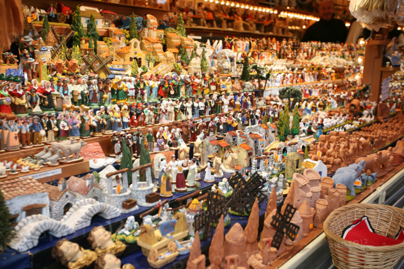France, alsace, bas rhin, strasbourg, marche de Noel 2006, festivites, decor, sapin, boules, guirlandes, arbre de noel, commerce, ambiance, hiver, vin chaud, fete, tradition,