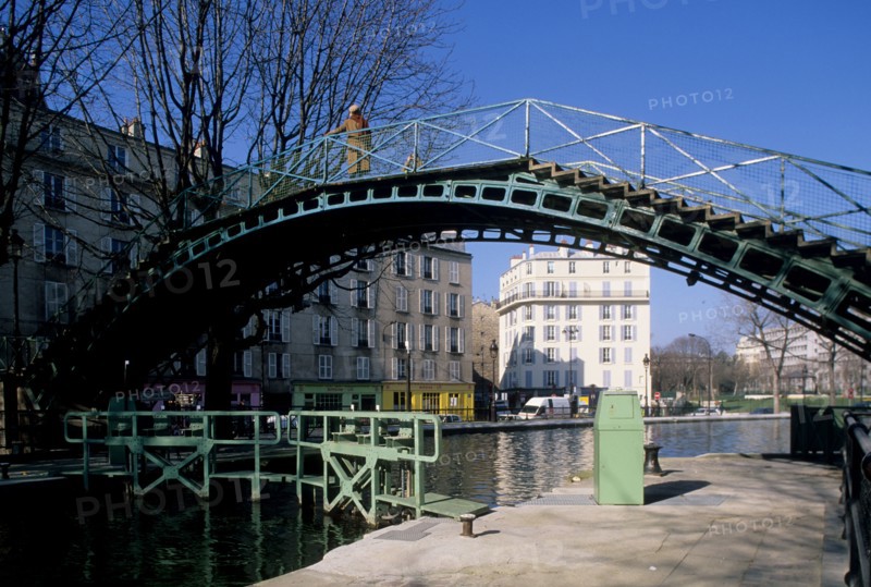 France, paris 10e, canal saint martin, eau, berges, ponts, passerelle, ecluse, quai de valmy, atmosphere, hotel du nord,