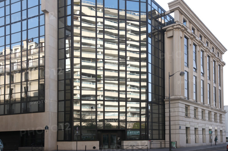 France, paris 14e, montparnasse, refelts dans un immeuble vitre, rue vercingetorix, place de catalogne, boffil, architecture, vitres,
