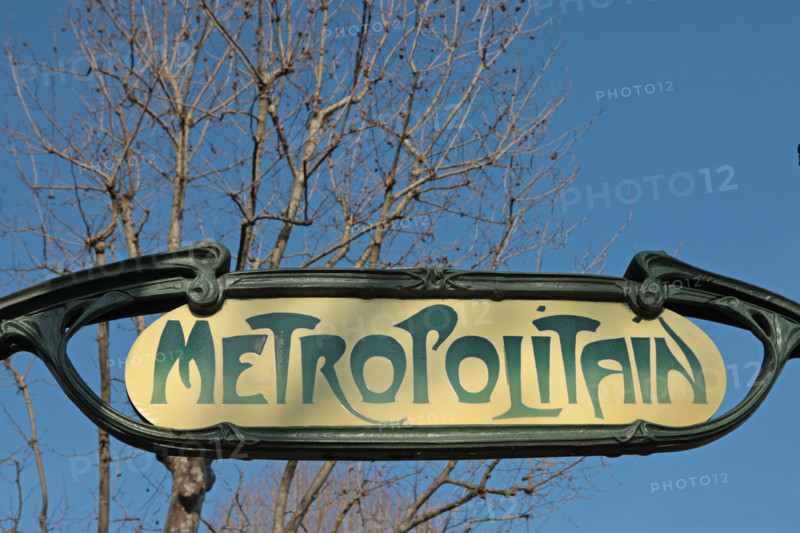 France, paris 16e, station de metro chardon lagache, rue chardon lagache, molitor, enseigne metropolitain, architecte hector guimard,