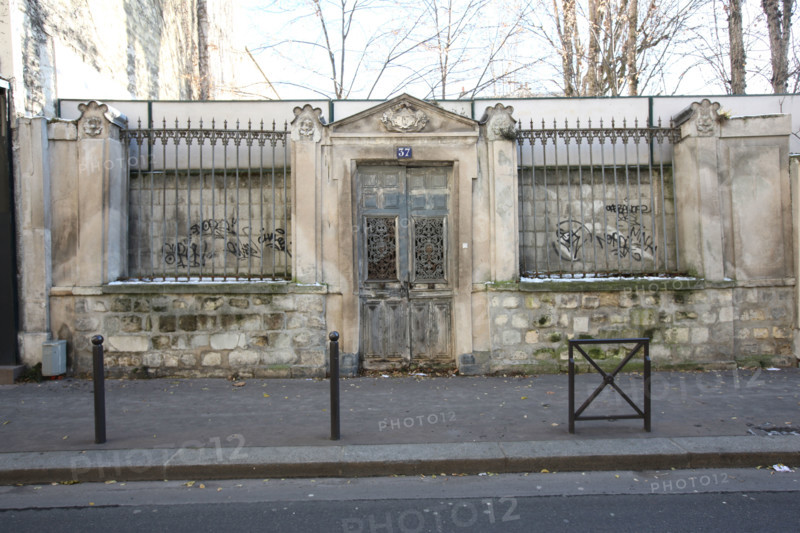 France, paris 16e, 37 rue boileau, ancien hotel particulier mure, ruine, patrimoine, chantier, tags, graffiti, environnement, pollution,