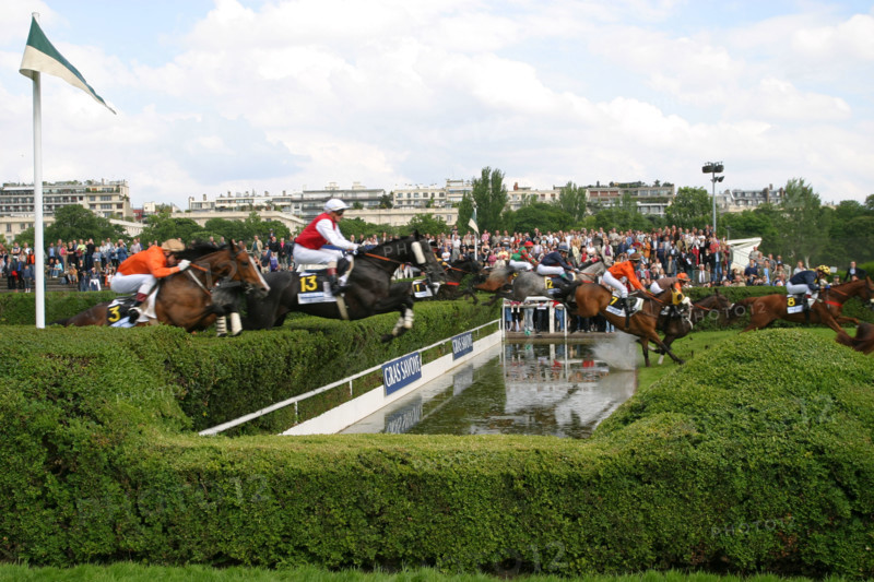 France, ile de france, paris 16e, hippodrome d'auteuil, course d'obstacles, gras savoye grand steeple-chase de paris 2004, jockey, cheval, prix, pur sang, cheval, hippisme, turf,
