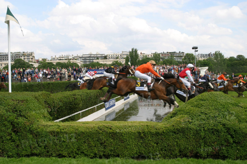 France, ile de france, paris 16e, hippodrome d'auteuil, course d'obstacles, gras savoye grand steeple-chase de paris 2004, jockey, cheval, prix, pur sang, cheval, hippisme, turf,