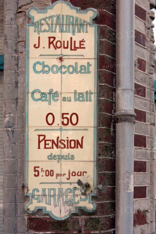 France, somme, entre picardie et Normandie, mers les bains, face au treport, pays de la bresle maritime, ancien restaurant, faience, cote d'albatre, centre ville maisons, station balneaire, villegiatures,