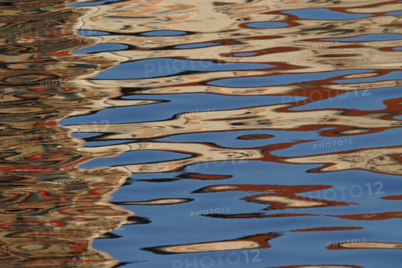 France, ile de france, boulogne billancourt, l'ile seguin, la seine, ancien site des usines renault, reflets dans l'eau,