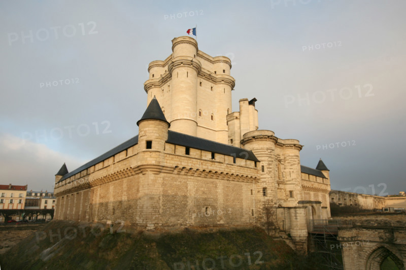 France, ile de france, val de marne, chateau de Vincennes, donjon, monument historique, histoire de france, architecture militaire,