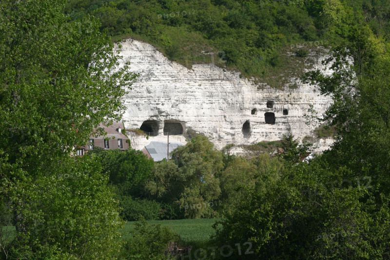 France, ile de france, val d'oise, la roche guyon, la seine, falaise, habitat troglodyte, berges du fleuve, maisons,