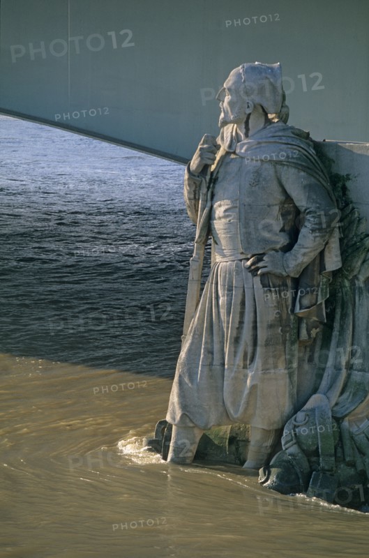 France, paris 7e, la seine, pont de l'alma, le zouave, crue du fleuve, statue, militaire, sculpture, soldat,