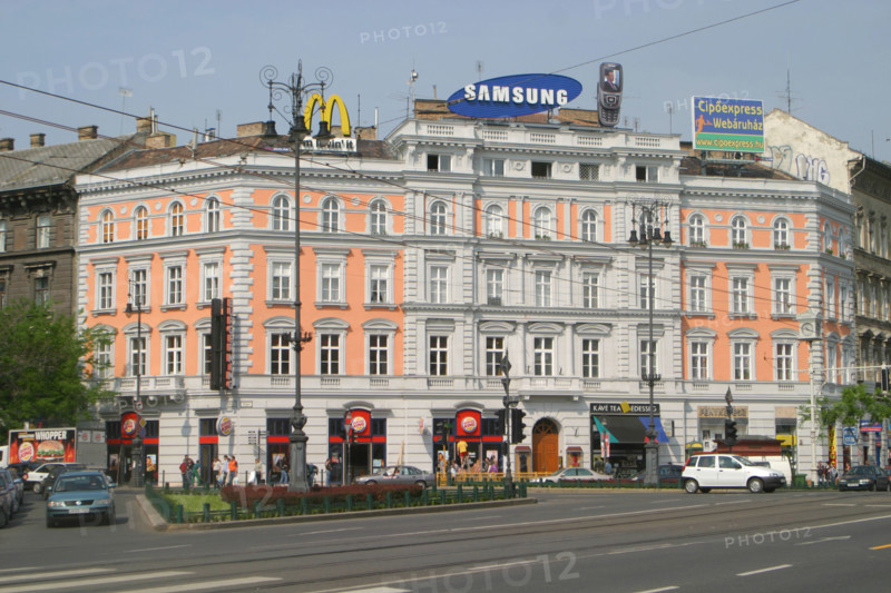europe, Hongrie, budapest, centre ville, erzebet korut / terez korut /place oktogon, immeuble, carrefour,