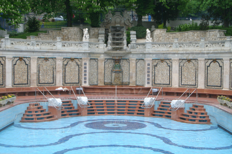 europe, Hongrie, budapest, bains gellert, thermes, station thermale, piscine, thermalisme, colonnes, architecture, eau, baignade, femmes,