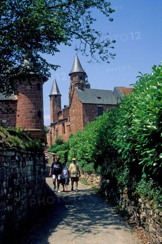 France, correze, colonge sla rouge, village, plus beaux villages de france, pierre rouge, maison, touristes, chemin,