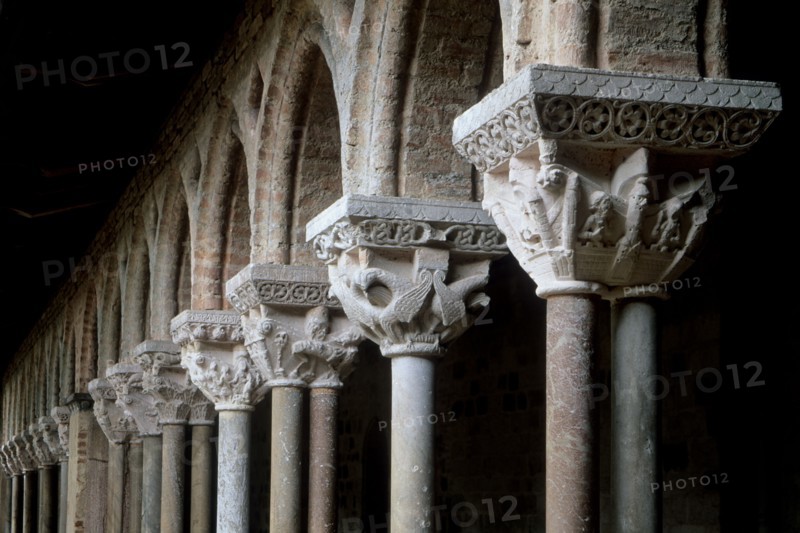 France, midi pyrenees, tarn et garonne, moissac, cloitre, chapiteaux, art gothique, colonnes,