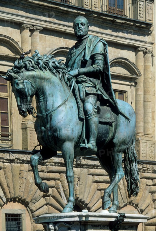 Italie, toscane, florence, firenze, renaissance italienne, place de la seigneurie, statue equestre de cosme 1e, medicis, palazzo vecchio, sculpture,