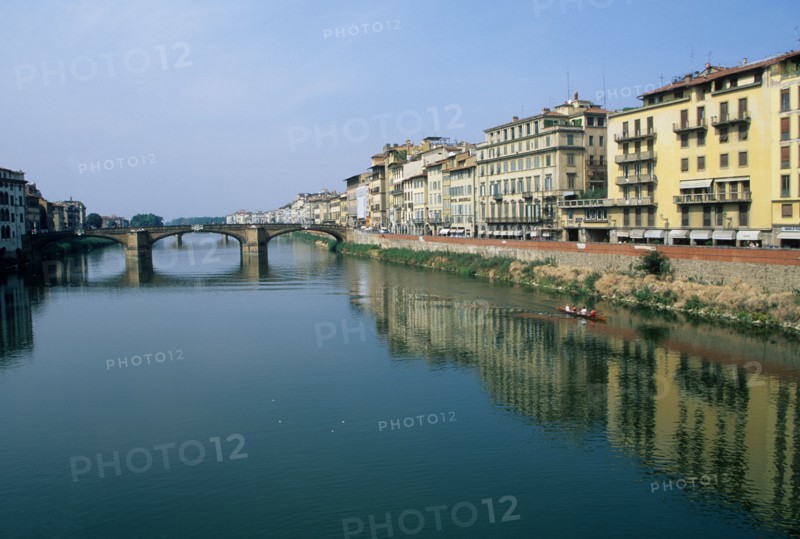 Italie, toscane, florence, firenze, renaissance italienne, l'arno, ponte santa trinita, pont, maisons, berges, aviron,