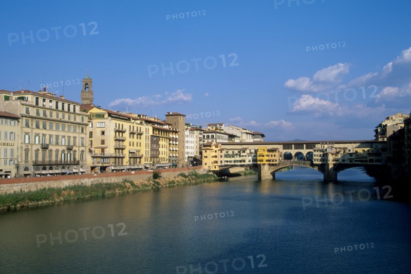 Italie, toscane, florence, firenze, renaissance italienne, l'arno, ponte vecchio, pont couvert habite, boutiques, echoppes, maisons, berges,