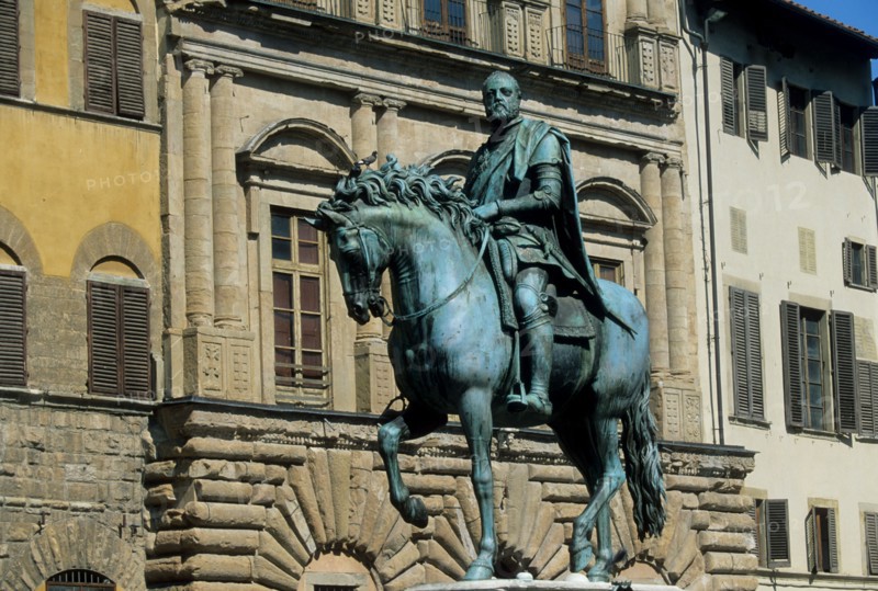 Italie, toscane, florence, firenze, place de la seigneurie, statue equestre de cosme 1e, medicis, sculpture, renaissance italienne, signoria,