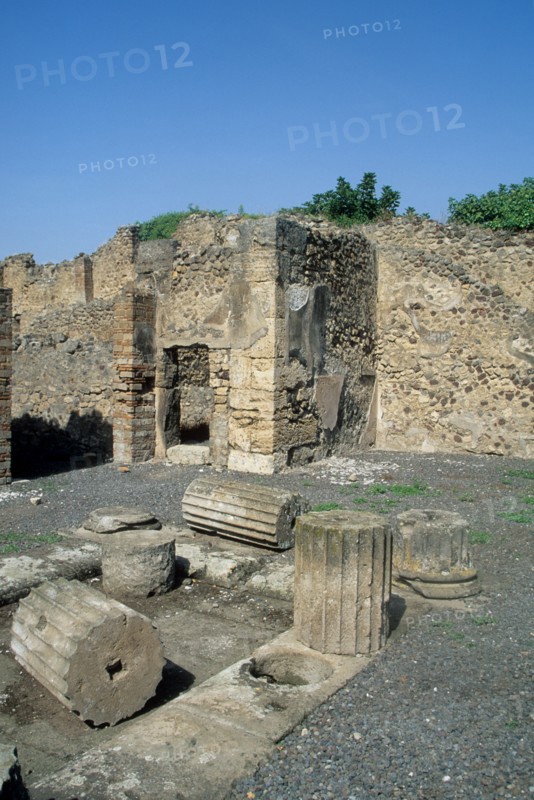 Italie, sud, golfe de naples, pompei, site historique, archeologie, antiquite, vesuve, volcan, colonnes, maison