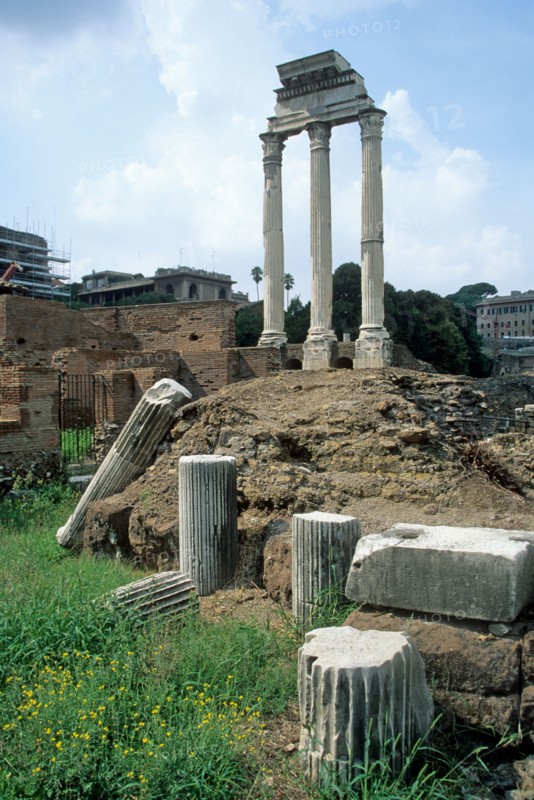 Italie, rome, antiquite, forum romain, vieux rome, ruines, statue, sculptures, colonnes,